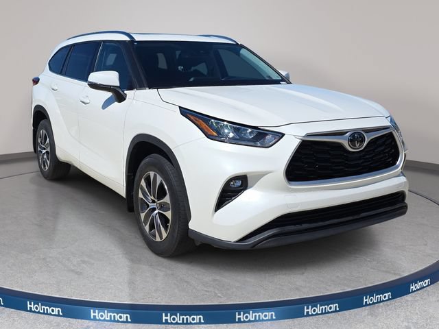 Used 2020 Toyota Highlander XLE AWD/4WD image 4