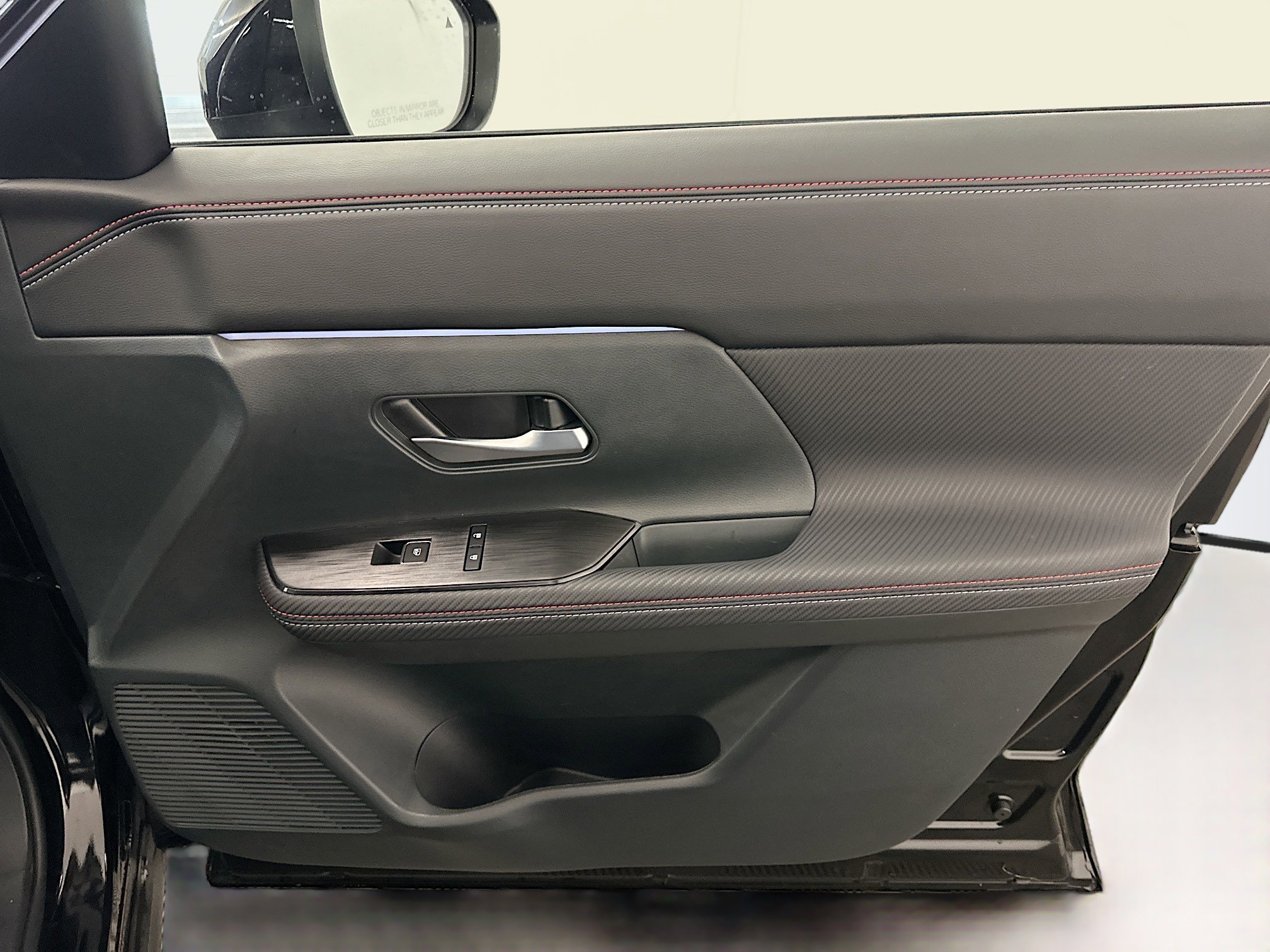 Used 2025 Nissan Kicks SR image 32