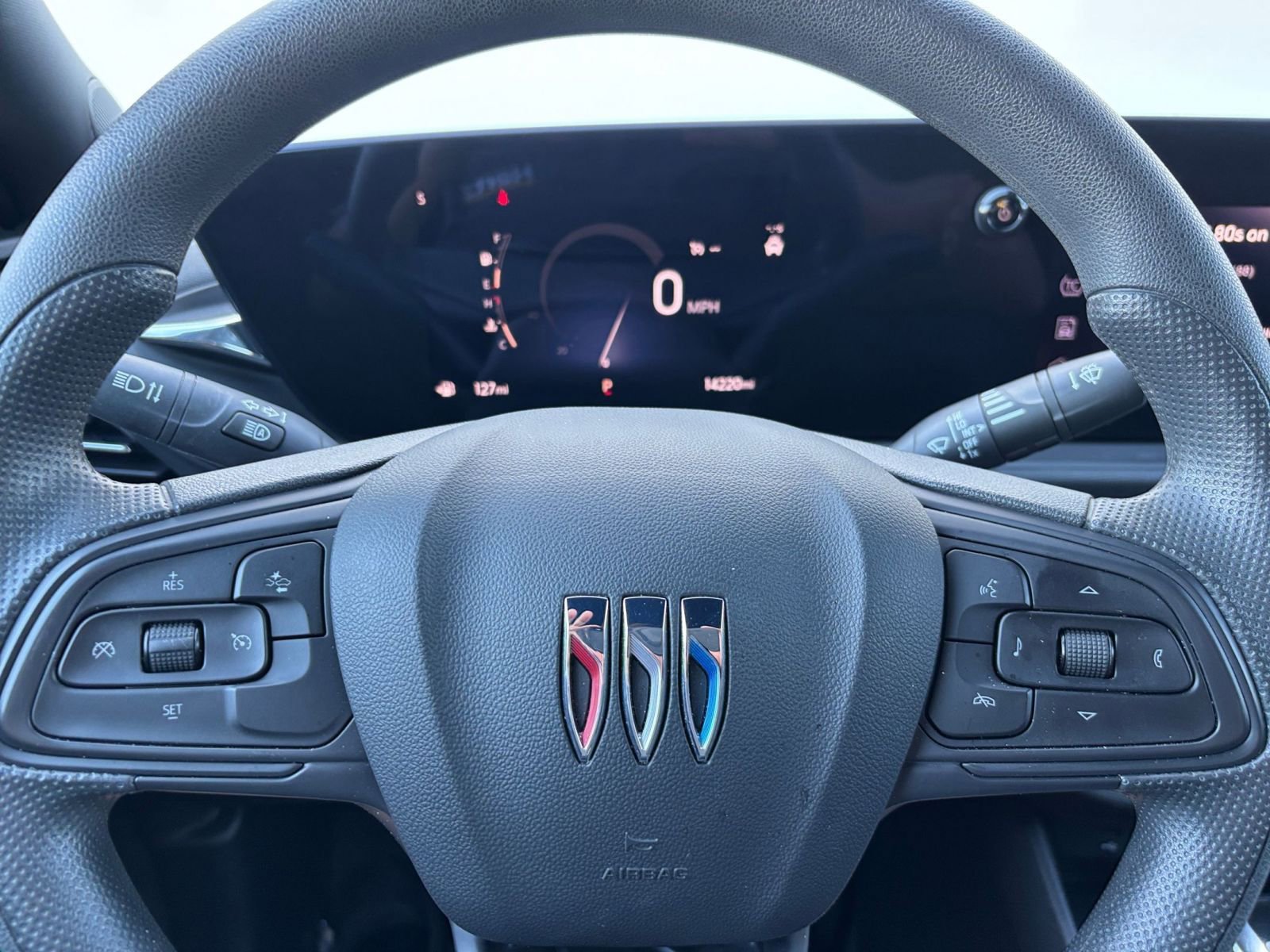 Used 2025 Buick Envista Preferred image 28