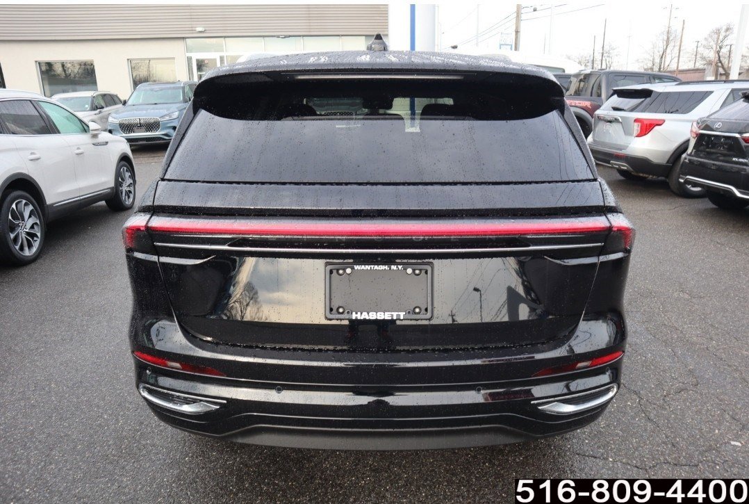 Used 2025 Lincoln Nautilus Reserve image 6