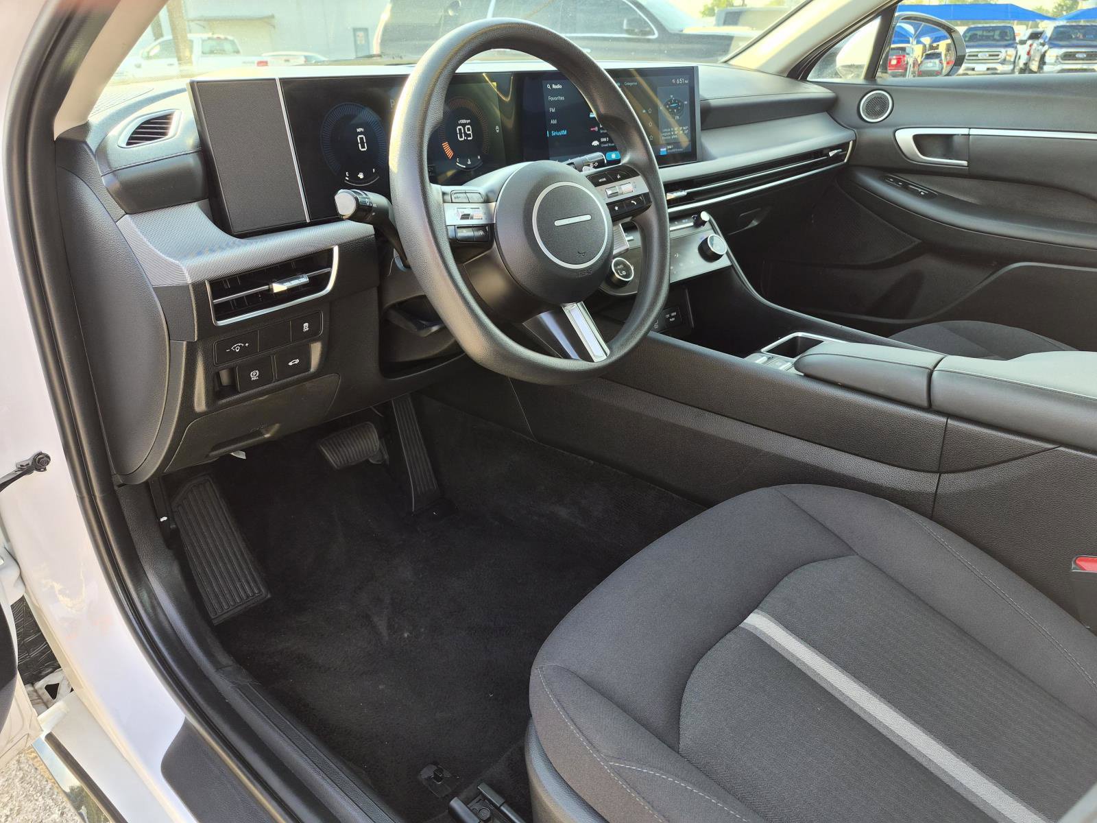 Used 2025 Hyundai Sonata SEL FWD image 2