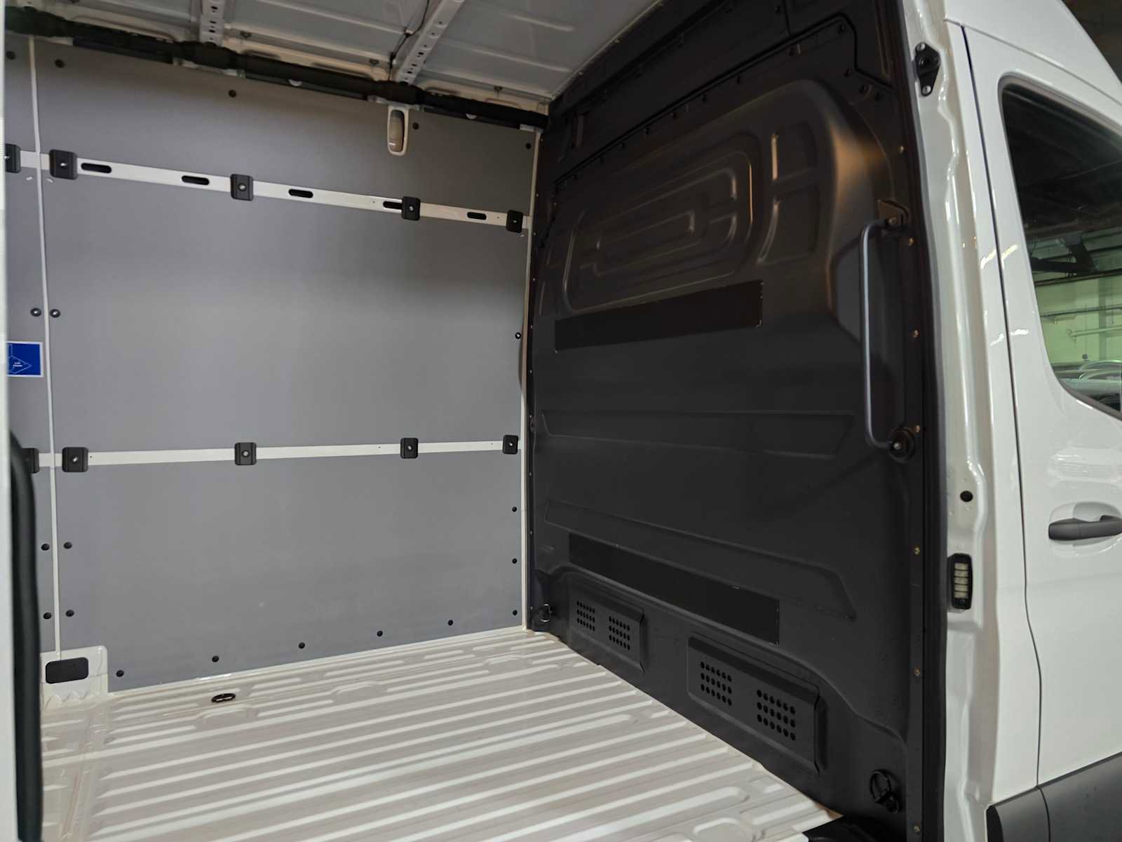 Used 2025 Mercedes-Benz Sprinter 2500 image 16