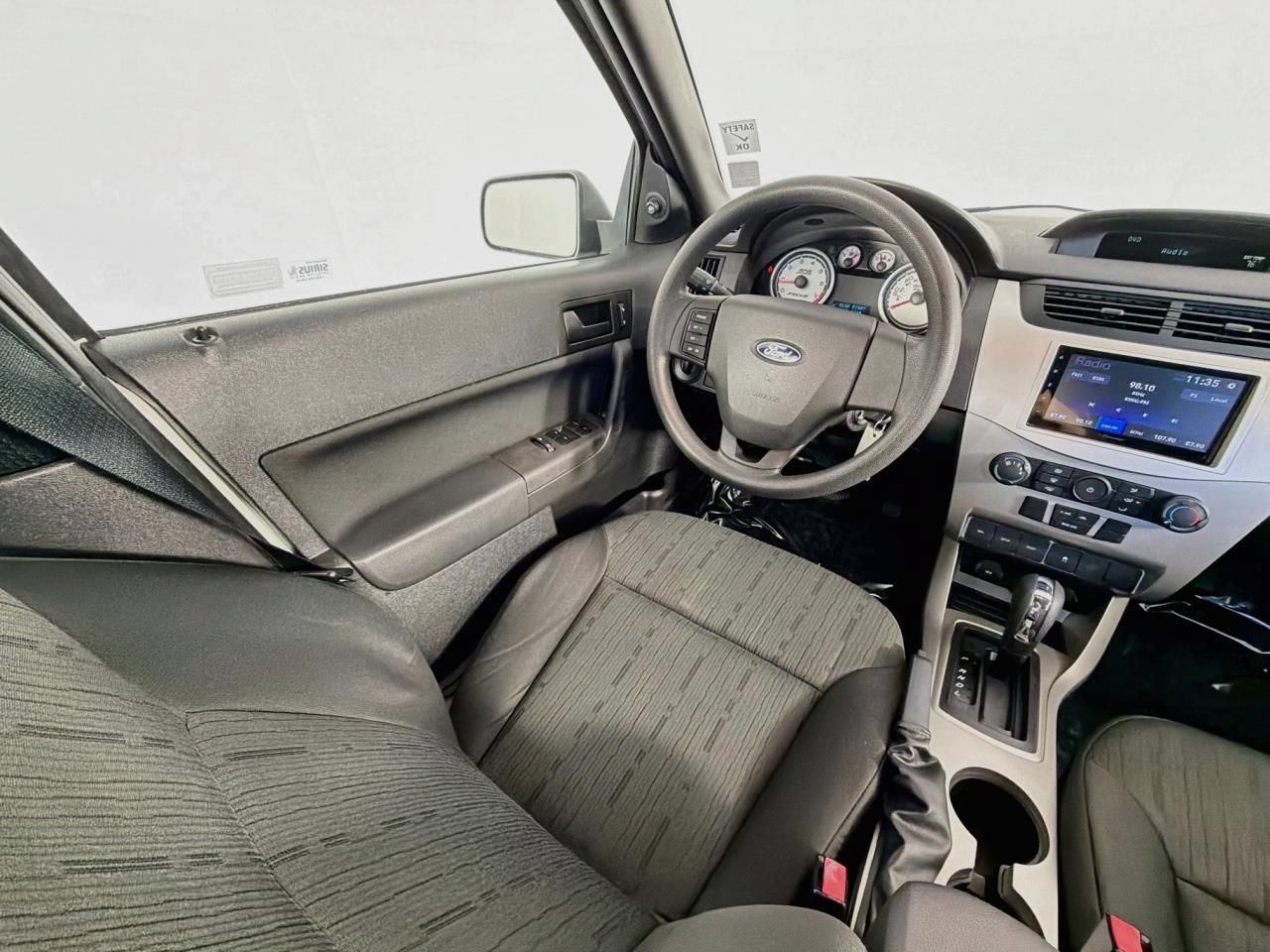 Used 2010 Ford Focus SE FWD image 11