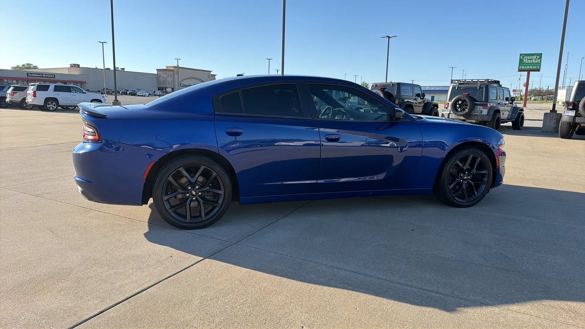 Used 2019 Dodge Charger SXT w/ Blacktop Package RWD image 23