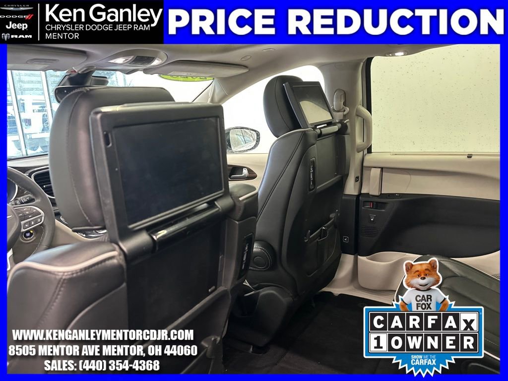 Used 2023 Chrysler Pacifica Limited w/ Uconnect Theater Family Group image 21