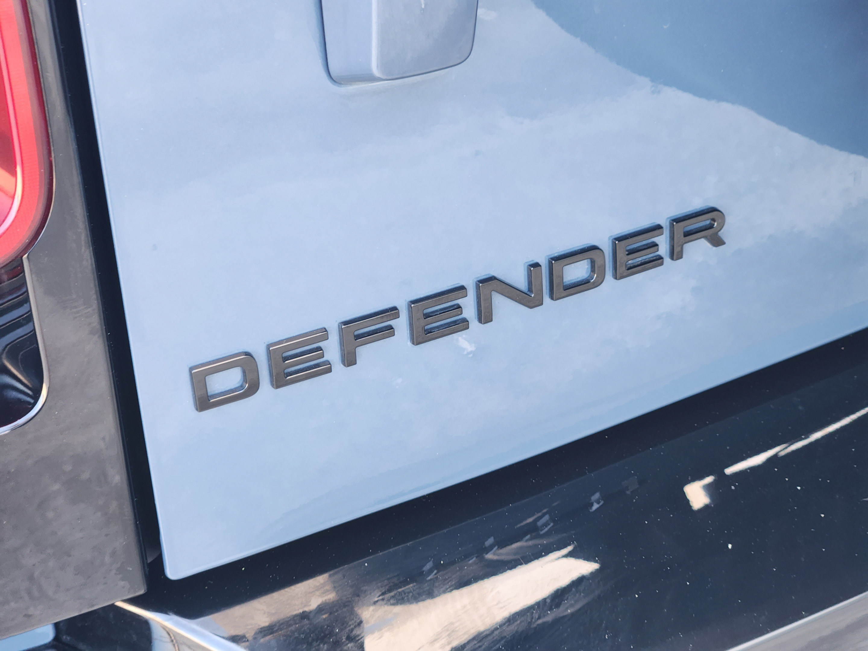 Used 2025 Land Rover Defender 110 X-Dynamic SE AWD/4WD image 33