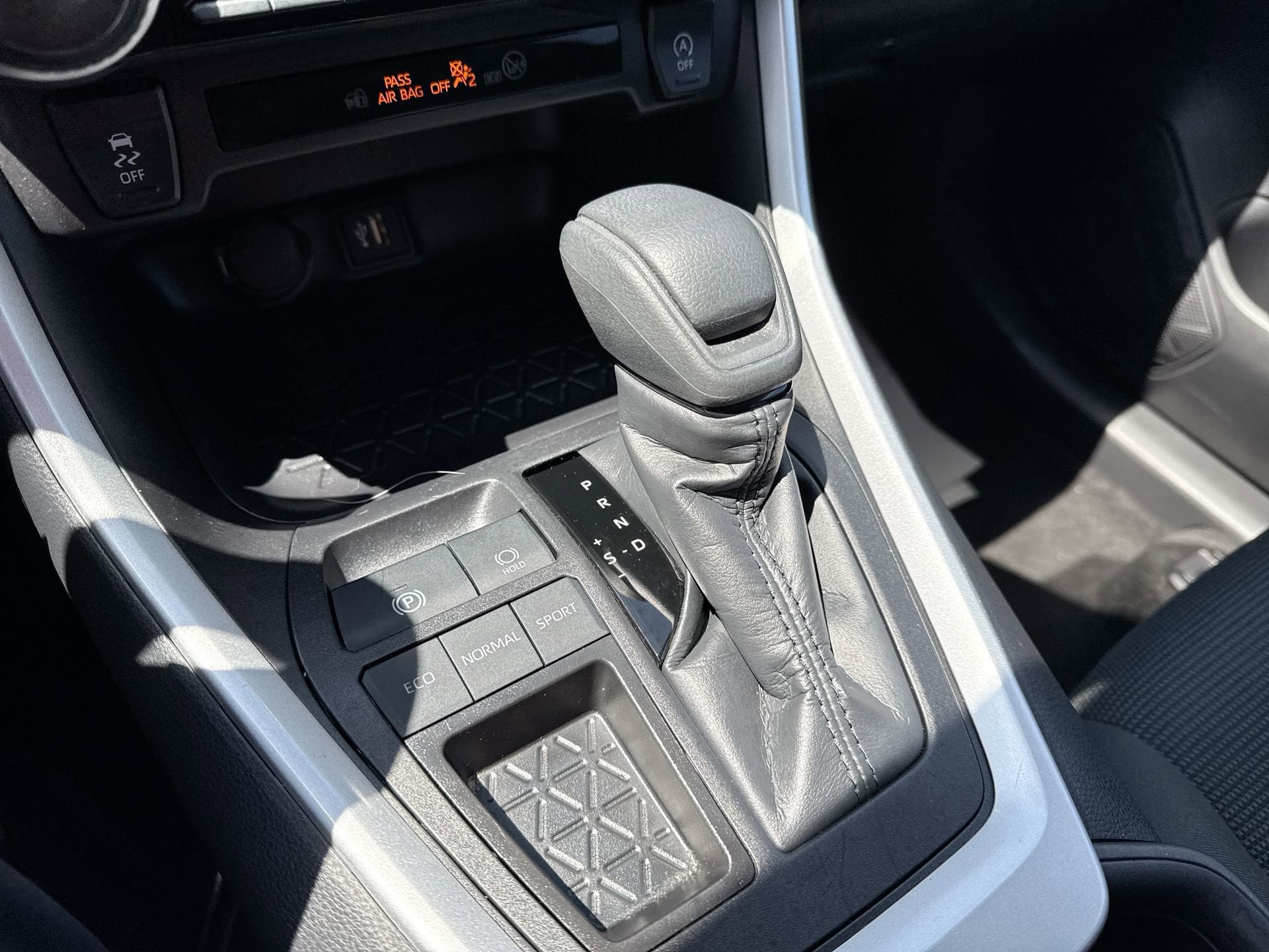 Certified 2025 Toyota RAV4 LE FWD image 20