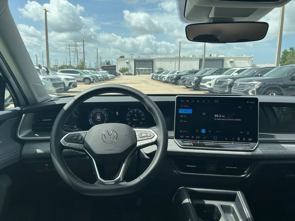 Used 2025 Volkswagen Tiguan S image 44