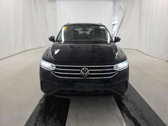 Used 2022 Volkswagen Tiguan SE image 1