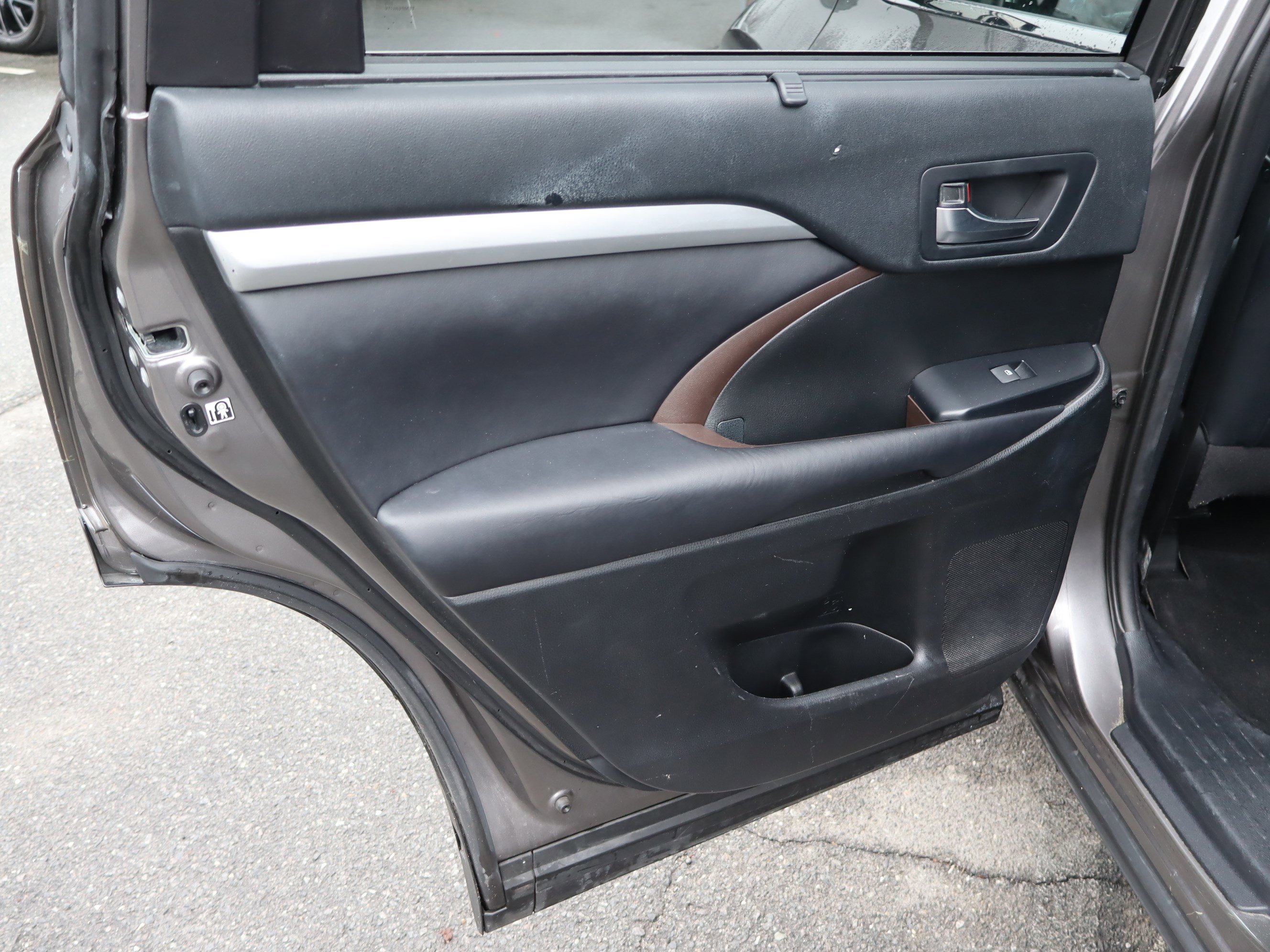 Used 2019 Toyota Highlander XLE image 30