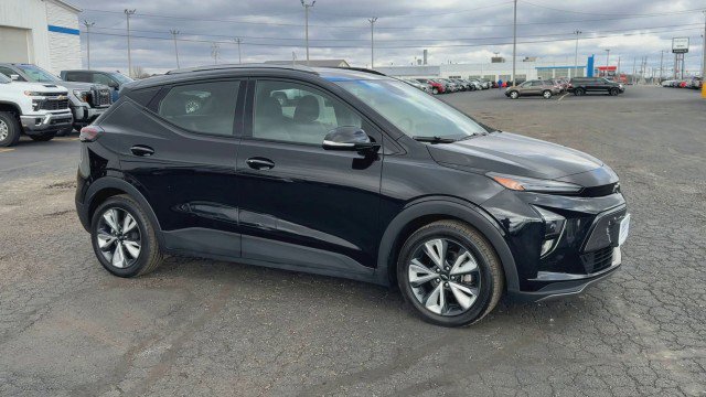 Certified 2022 Chevrolet Bolt EUV LT w/ Convenience Package image 2