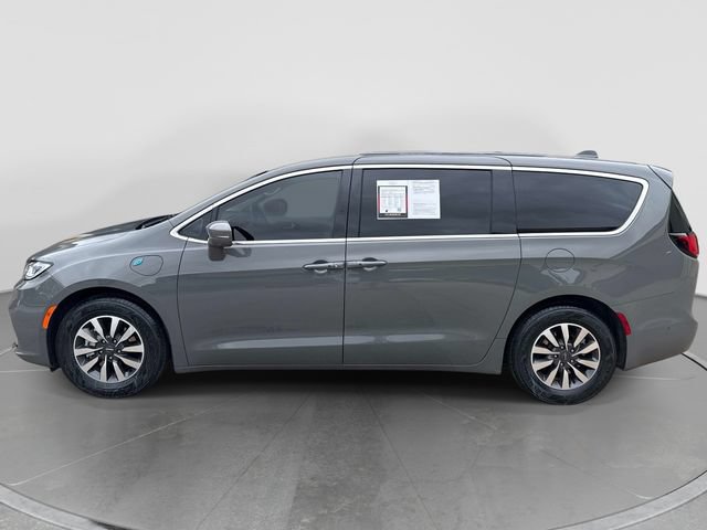 Used 2022 Chrysler Pacifica Touring-L w/ Uconnect Theater Family Group FWD image 5