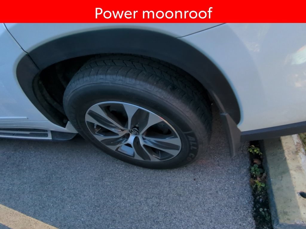 Used 2021 Toyota Highlander XLE AWD/4WD image 5
