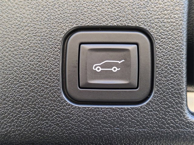 Used 2025 Chevrolet Equinox EV LT w/ Convenience Package image 13