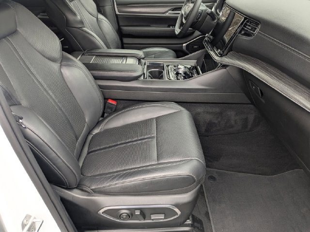 Used 2023 Jeep Wagoneer L Series III w/ Preferred Equipment Group AWD/4WD image 23
