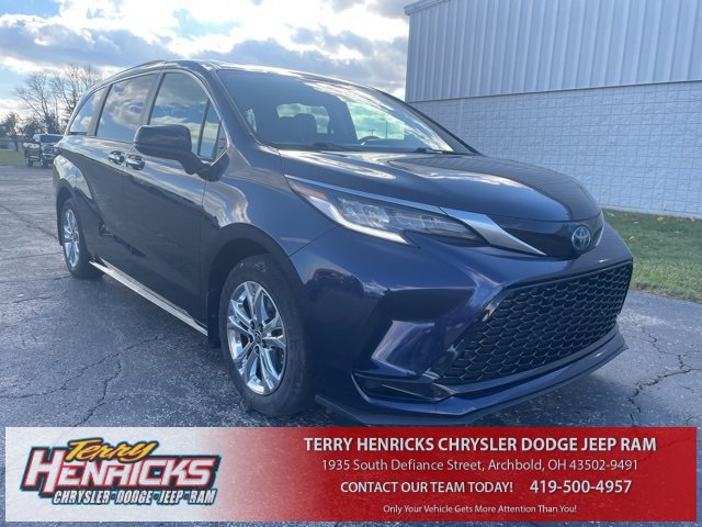 Used 2022 Toyota Sienna XSE image 1