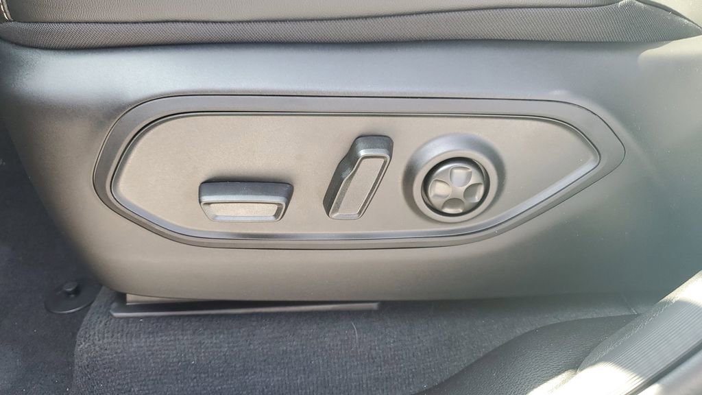 New 2025 Jeep Grand Cherokee L Altitude image 25