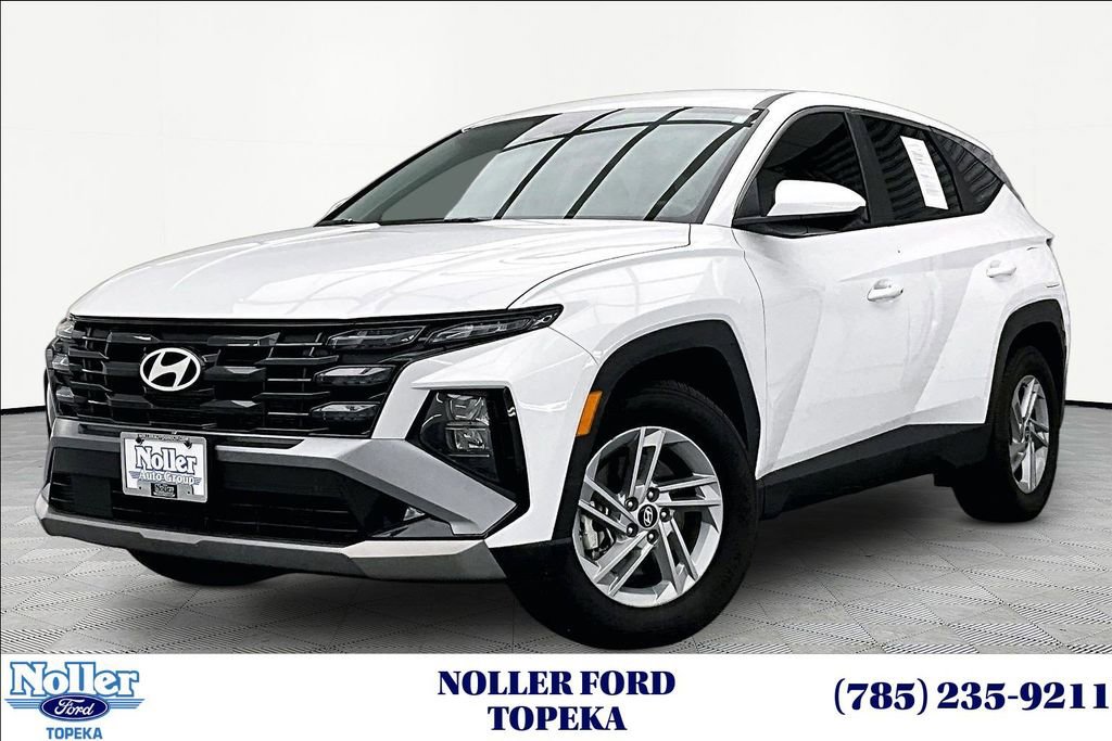 Used 2025 Hyundai Tucson SE image 1