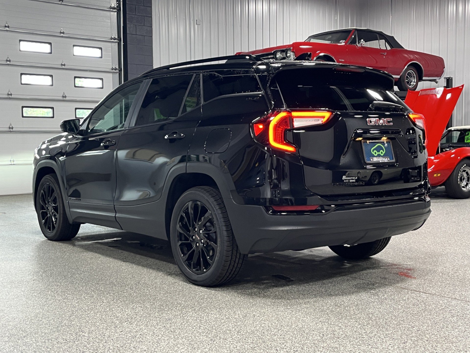 Certified 2023 GMC Terrain SLE w/ Driver Convenience Package AWD/4WD image 3