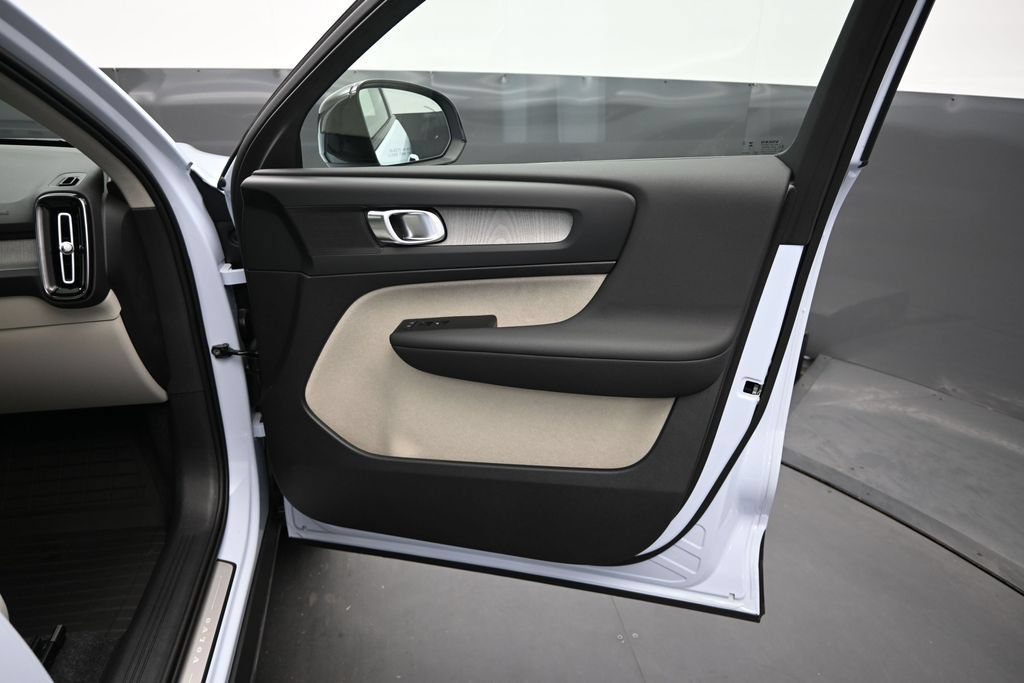 New 2026 Volvo XC40 B5 Plus w/ Protection Package Premier AWD/4WD image 20