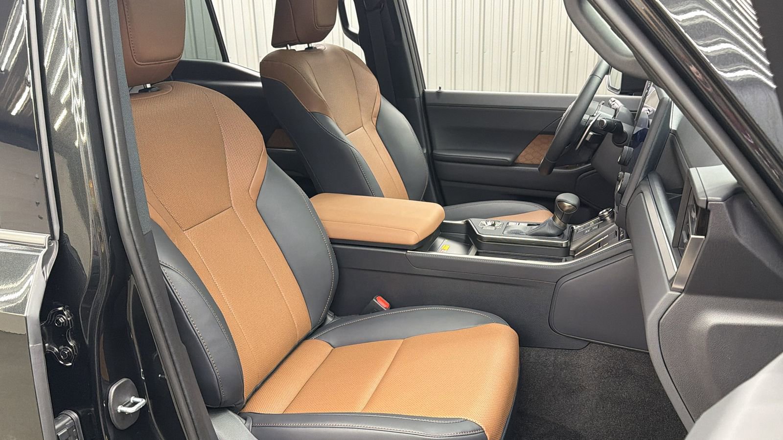 Used 2026 Lexus GX 550 550 Premium+ w/ Accessory Package (2T) image 37