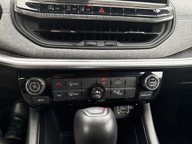 Used 2023 Jeep Compass Latitude image 17