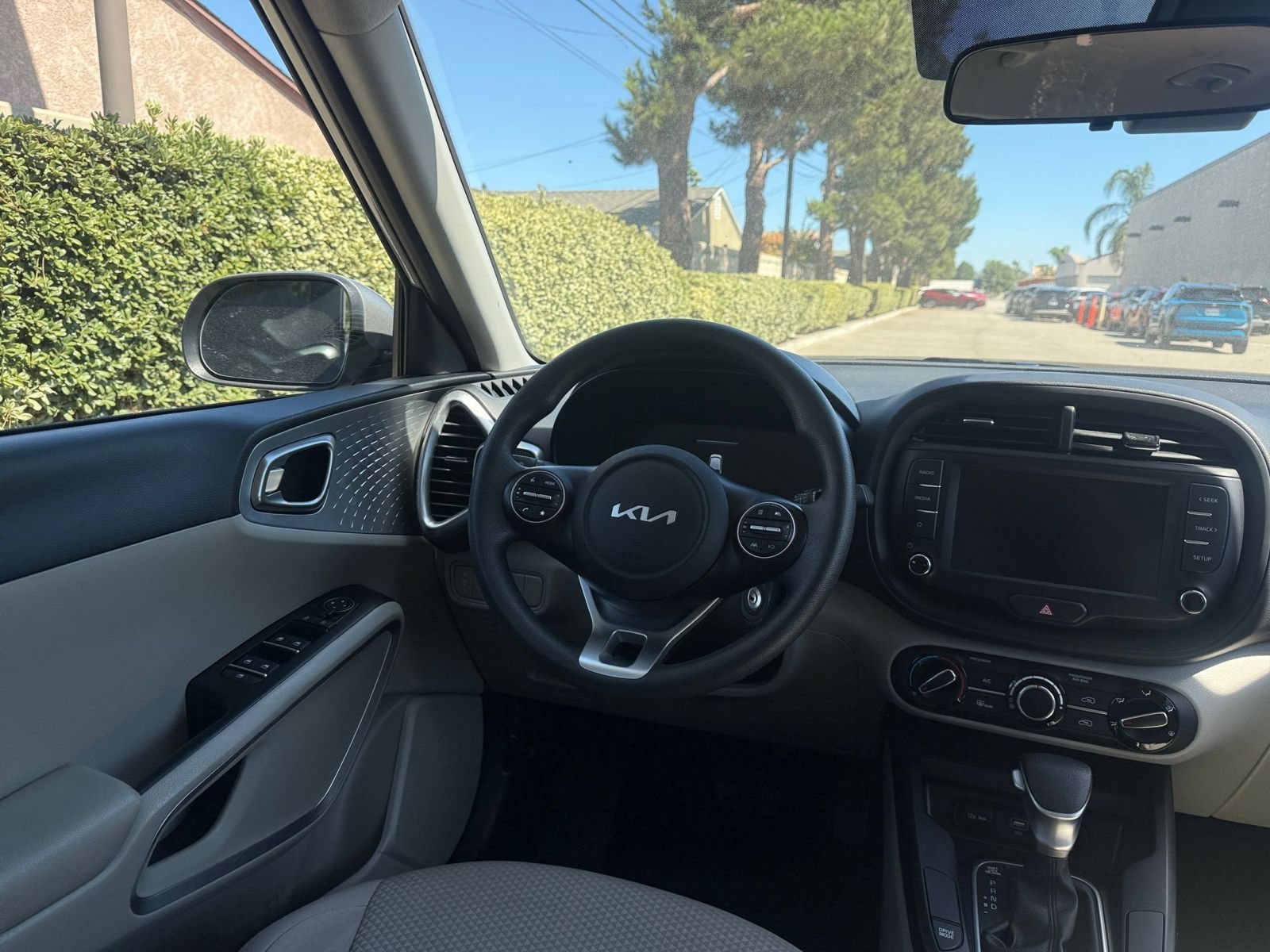 Used 2025 Kia Soul LX w/ LX Technology Package FWD image 30