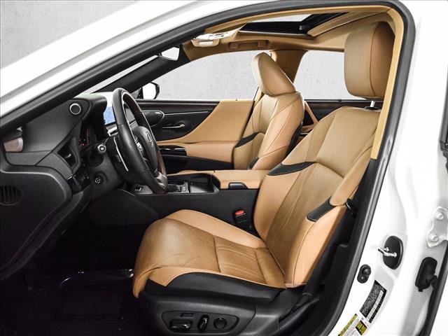 Used 2024 Lexus ES 300h Ultra Luxury w/ Accessory Package (Z1) FWD image 17
