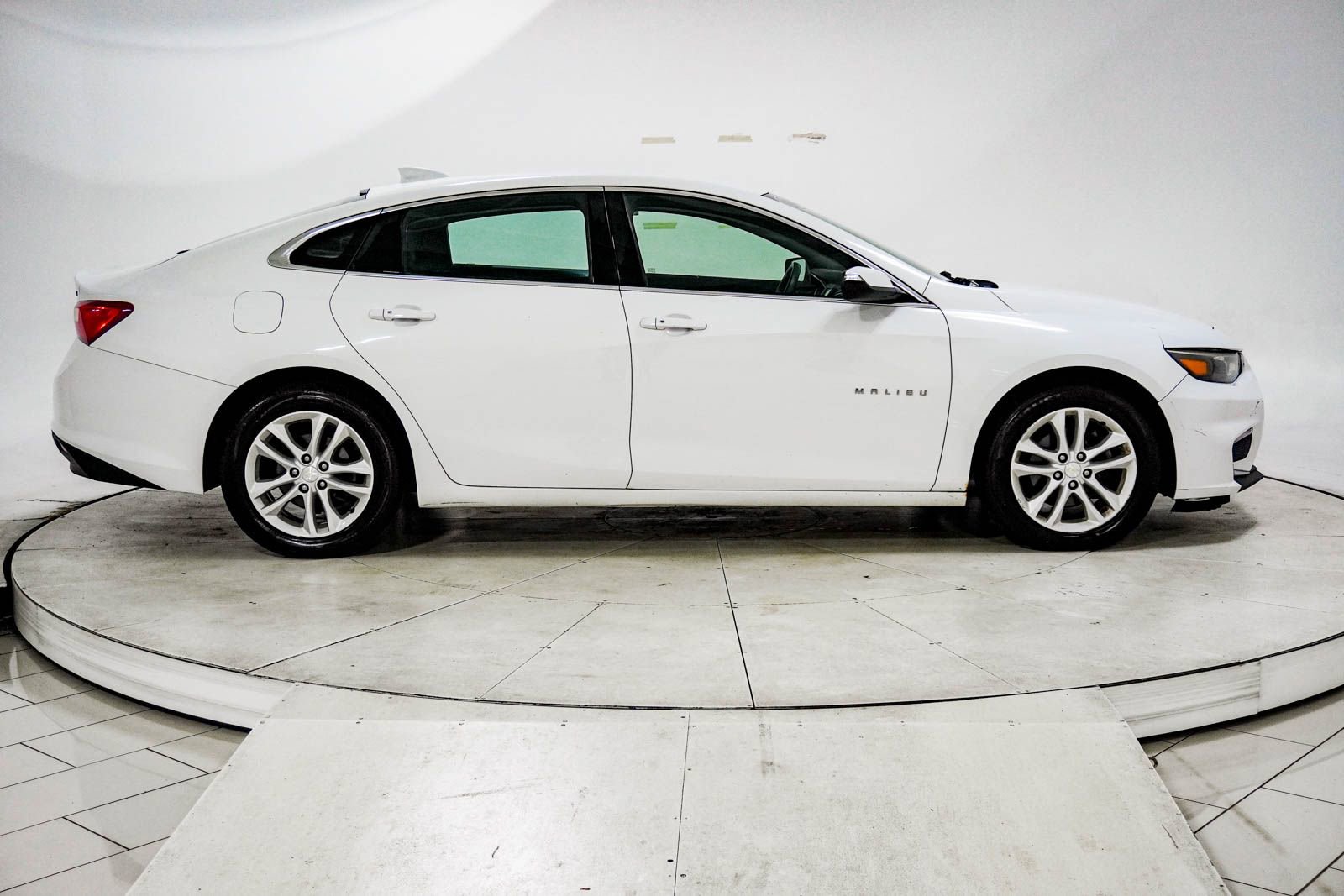 Used 2016 Chevrolet Malibu LT FWD image 10