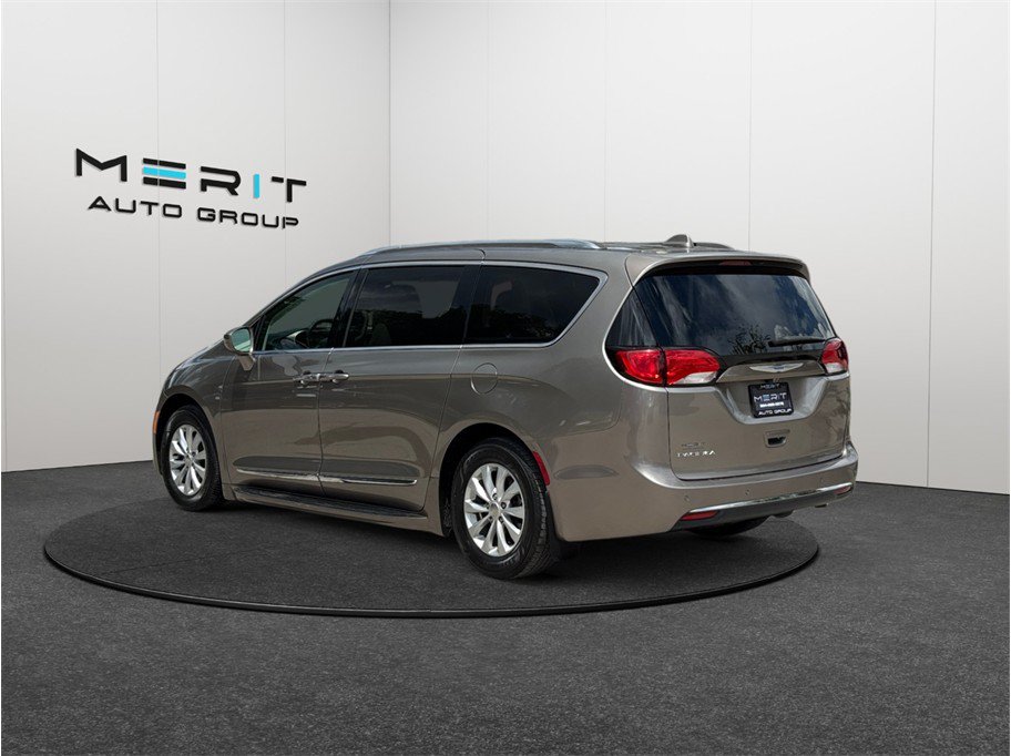 Used 2018 Chrysler Pacifica Touring-L FWD image 7