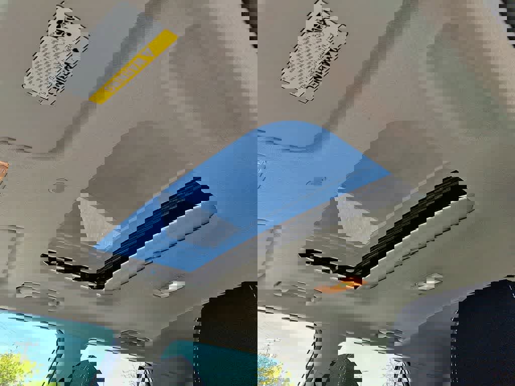 Used 2025 Hyundai Venue SEL image 13