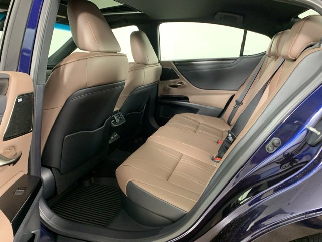 Used 2025 Lexus ES 300h w/ Accessory Package (Z2) image 36