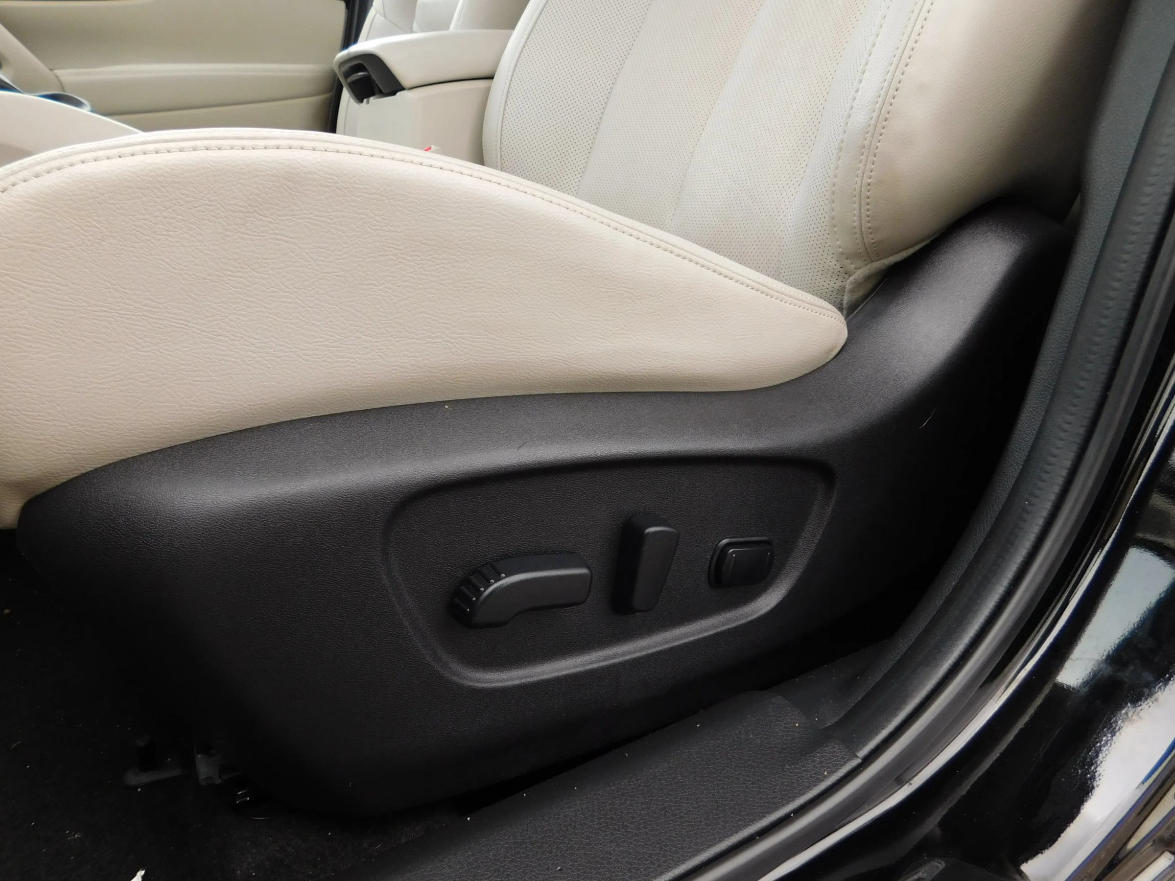 Used 2021 Nissan Rogue Sport SL FWD image 14