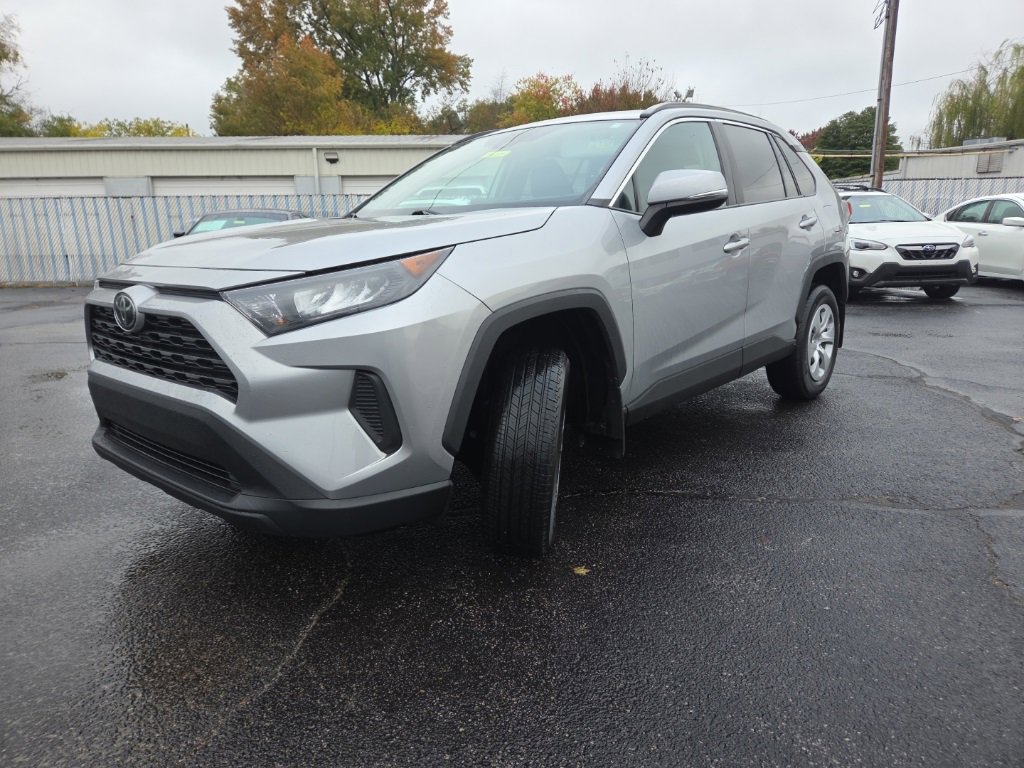 Used 2021 Toyota RAV4 LE image 3