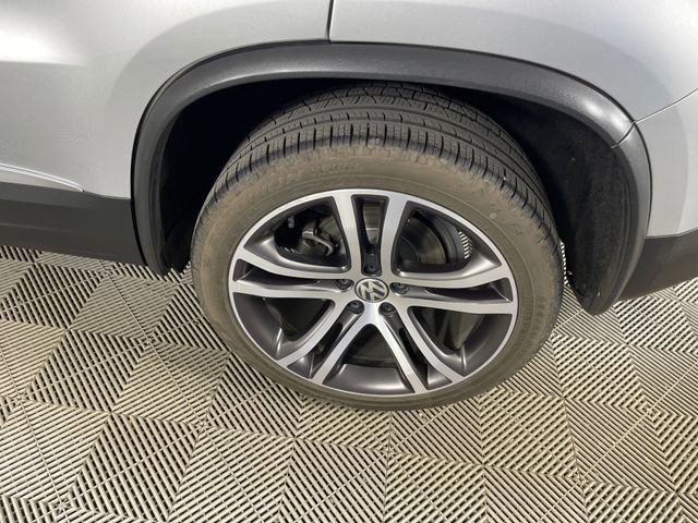 Used 2017 Volkswagen Tiguan SEL AWD/4WD image 22