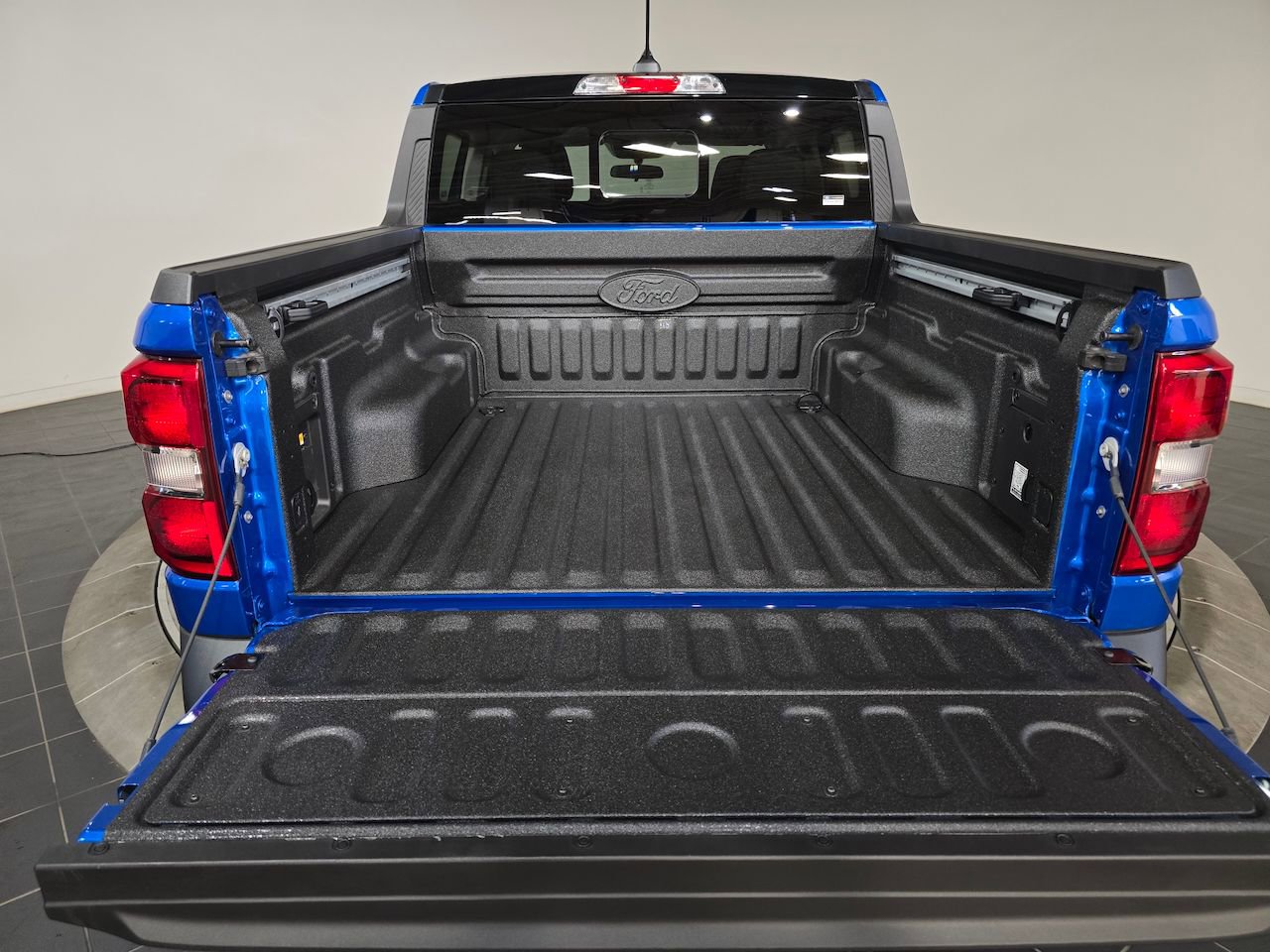 New 2025 Ford Maverick Lariat w/ Black Appearance Package AWD/4WD image 8