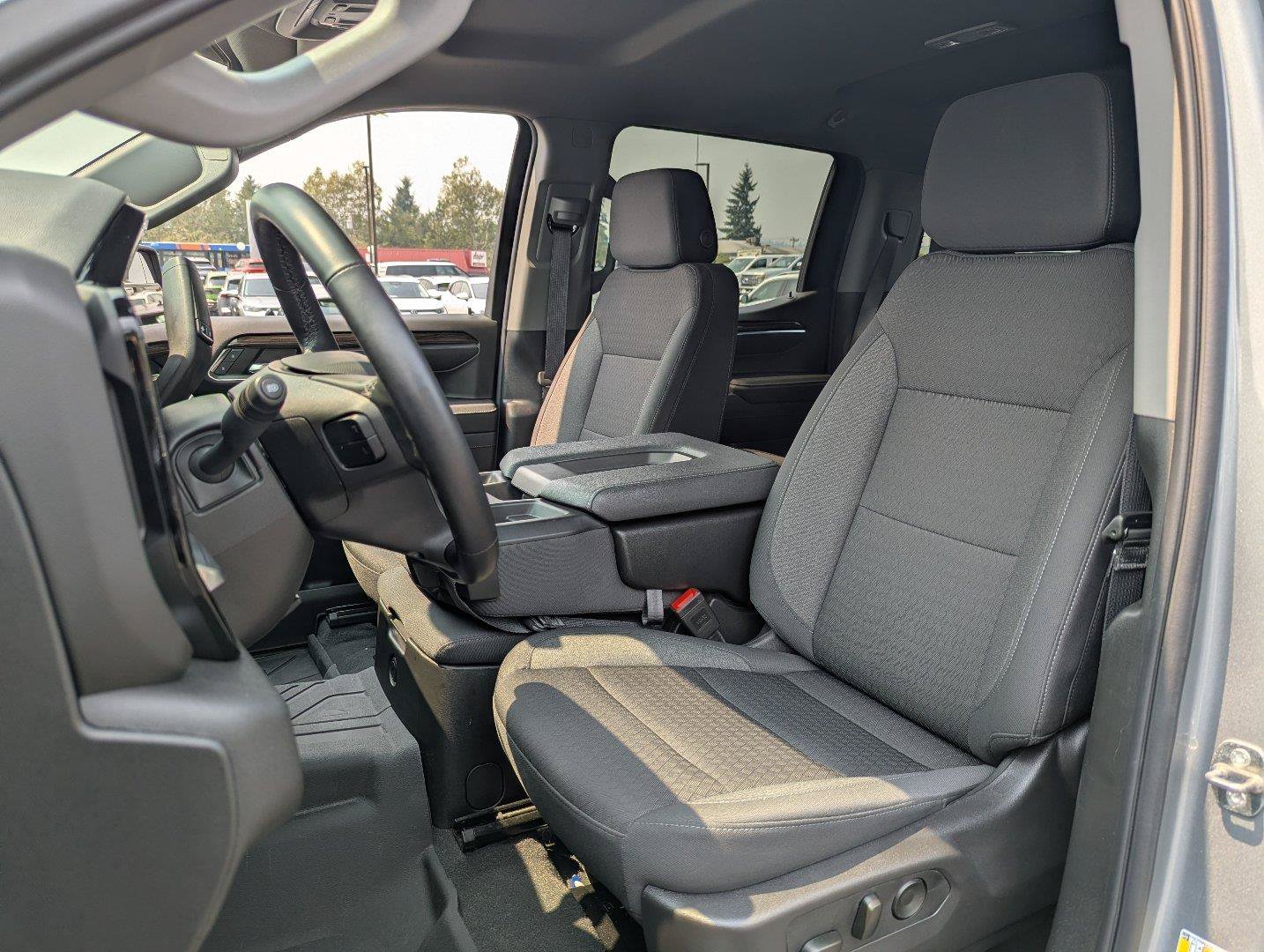 Used 2024 Chevrolet Silverado 1500 LT AWD/4WD image 25