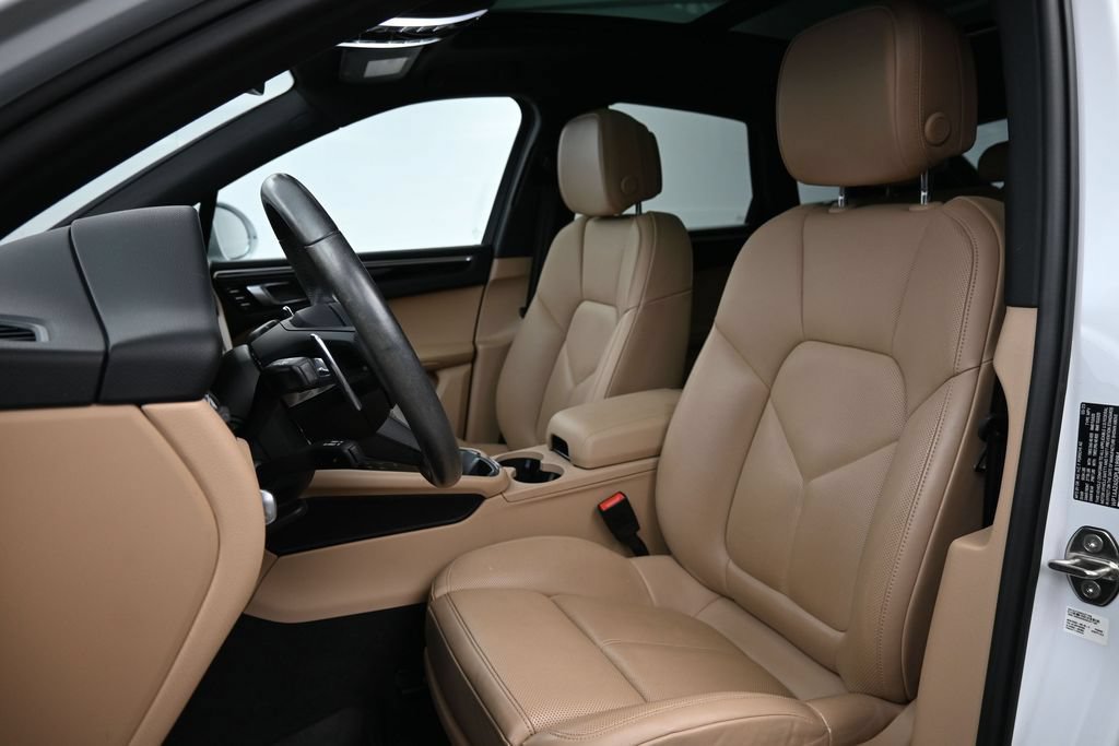 Certified 2023 Porsche Macan AWD/4WD image 5