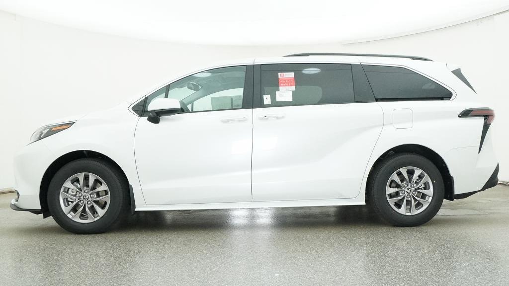 New 2026 Toyota Sienna XLE FWD image 5