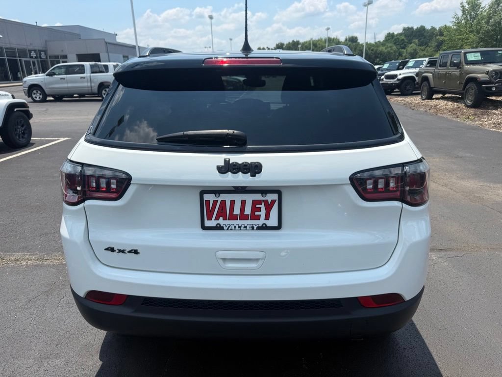 Used 2022 Jeep Compass Latitude AWD/4WD image 5