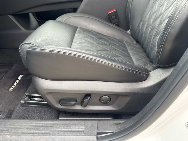 Used 2024 Nissan Rogue Platinum image 24