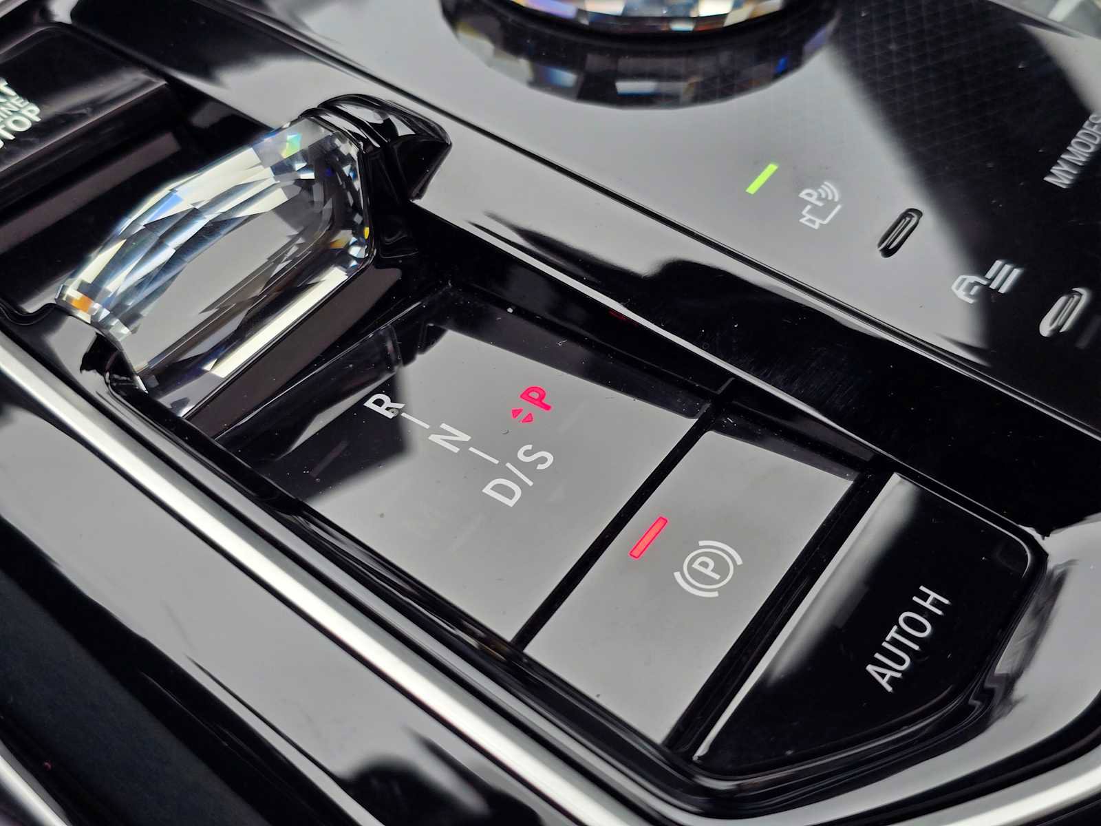 Used 2025 BMW 750e xDrive w/ Executive Package AWD/4WD image 33