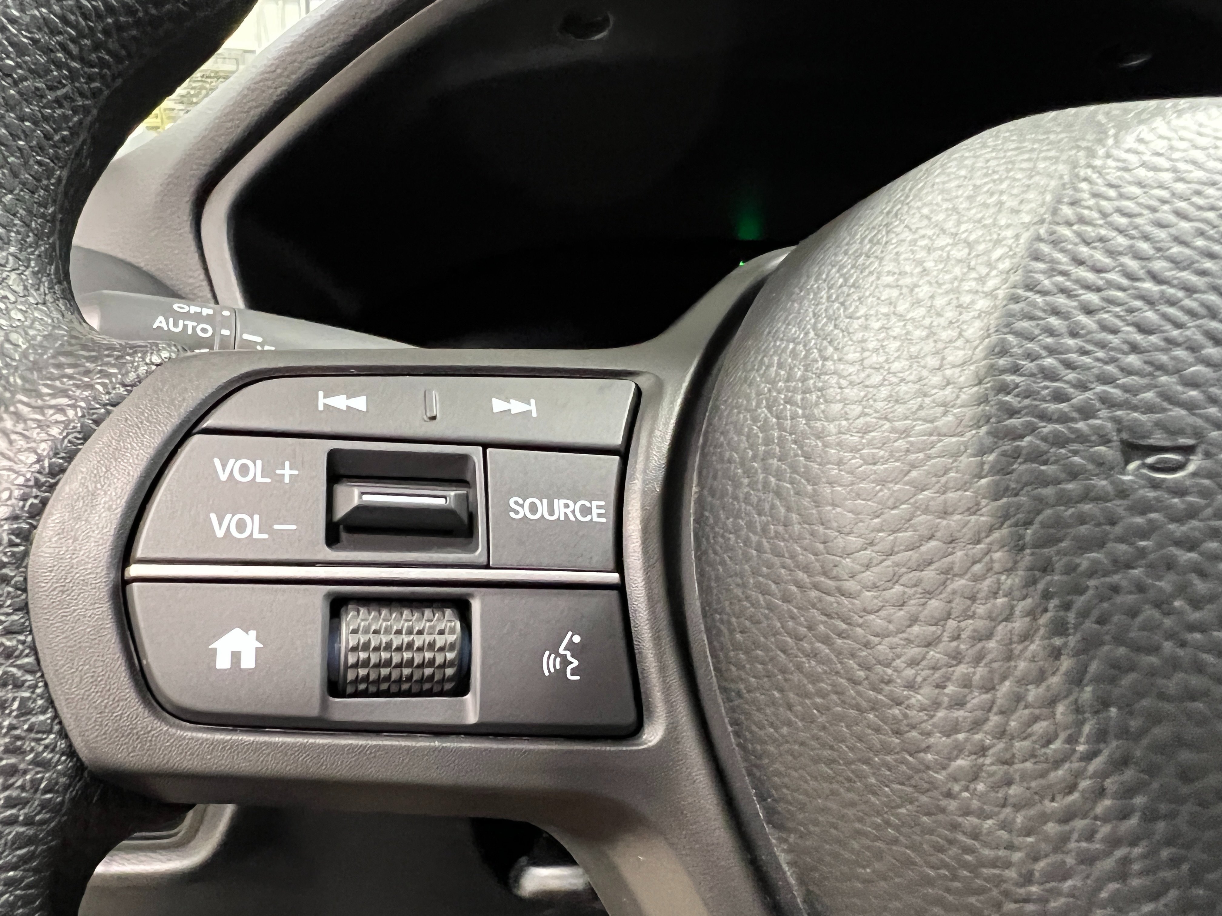 Used 2025 Honda HR-V LX image 17