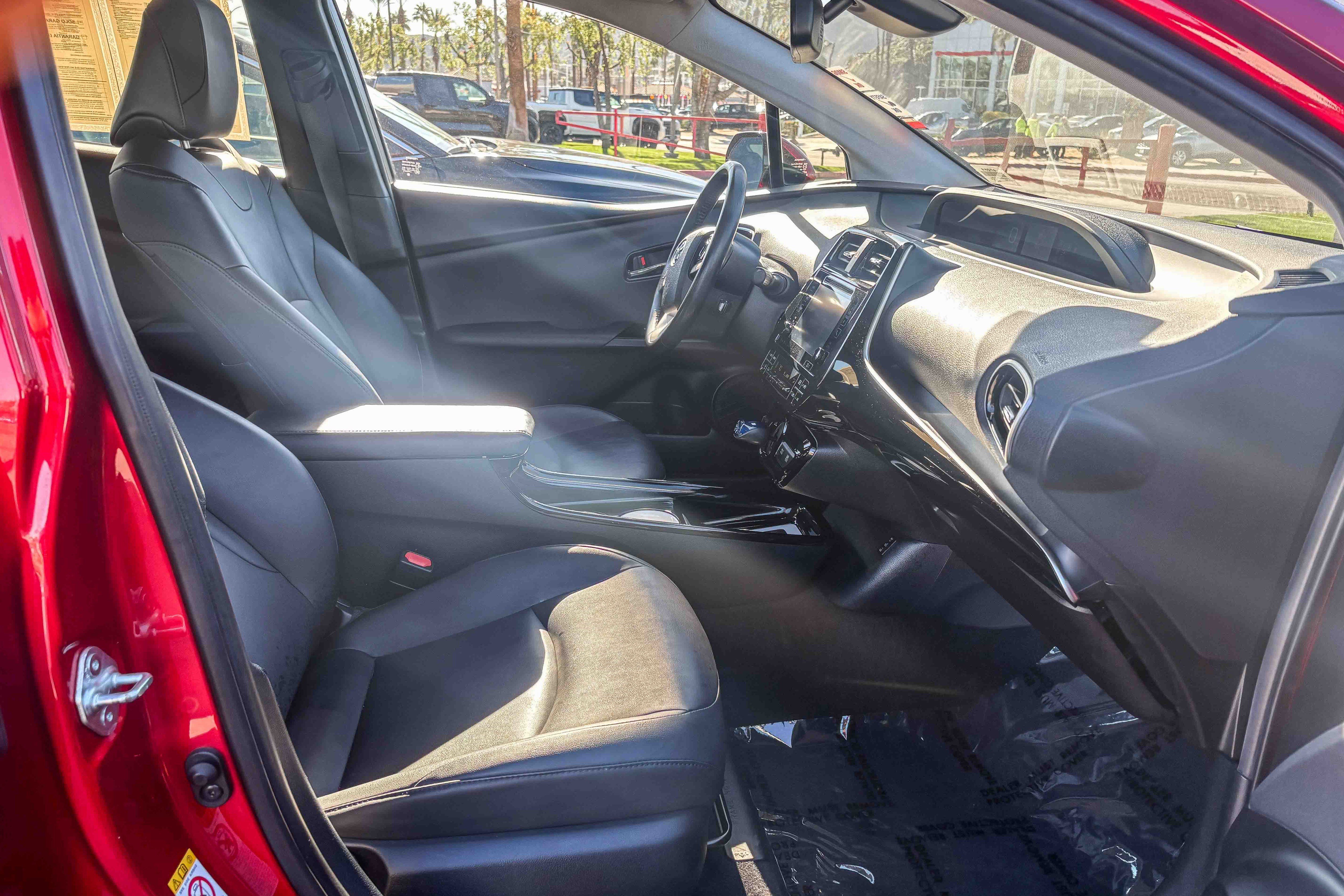 Used 2016 Toyota Prius Four w/ Advanced Technology Package image 19