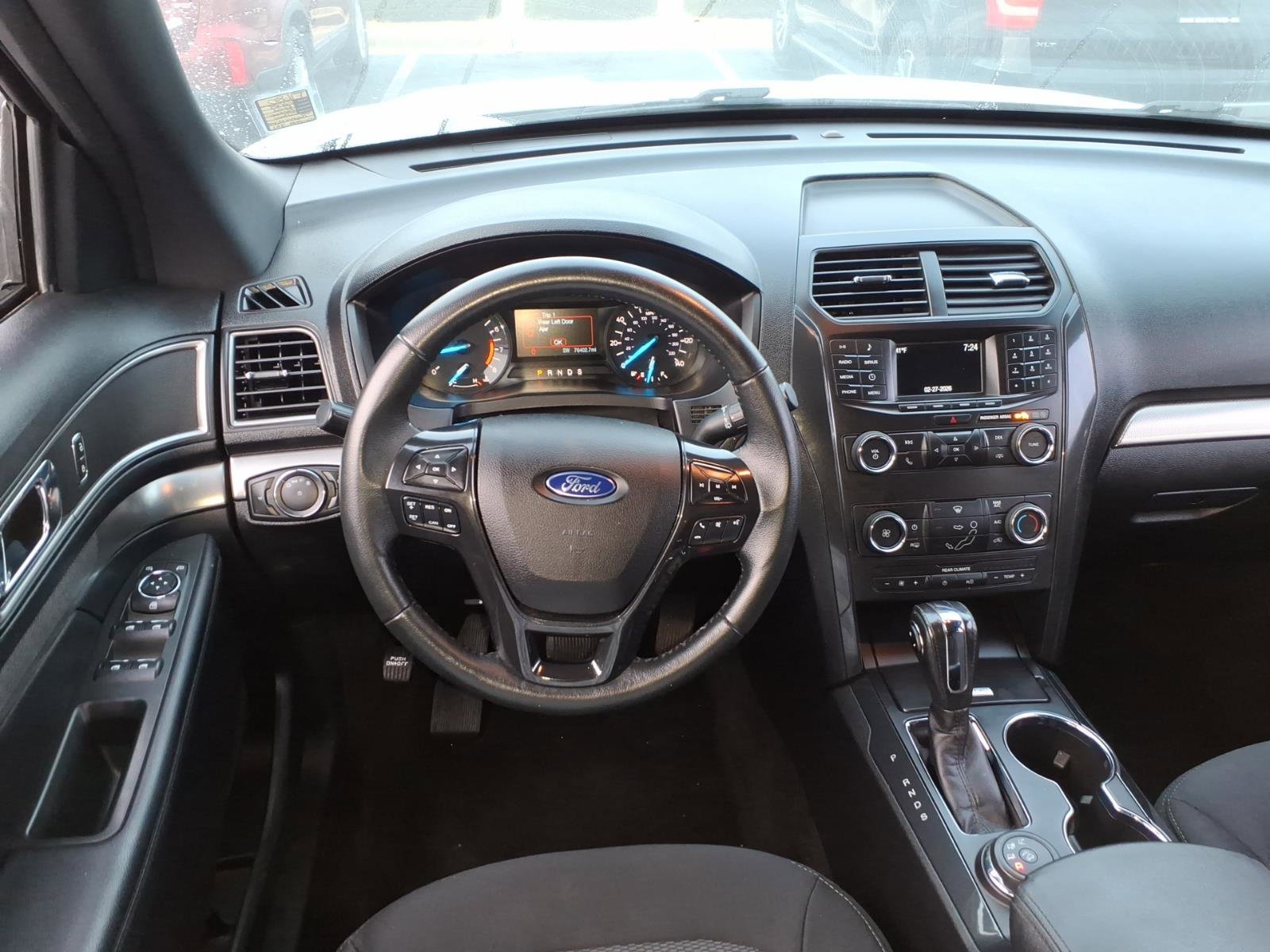 Used 2018 Ford Explorer XLT image 10