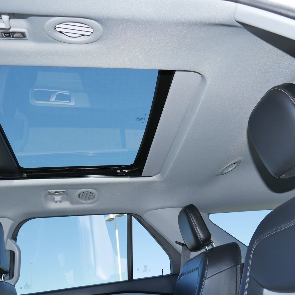 Used 2023 Ford Explorer XLT w/ Equipment Group 202A image 23