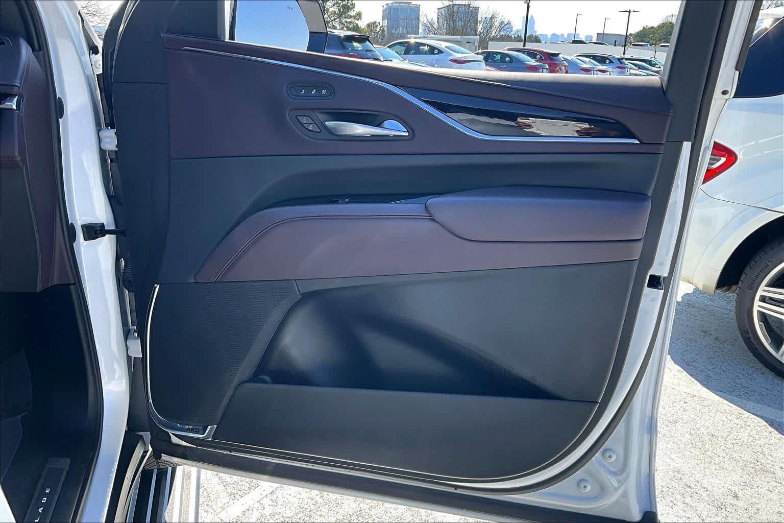 Used 2023 Cadillac Escalade ESV Premium Luxury Platinum w/ LPO, Radiant Package AWD/4WD image 22
