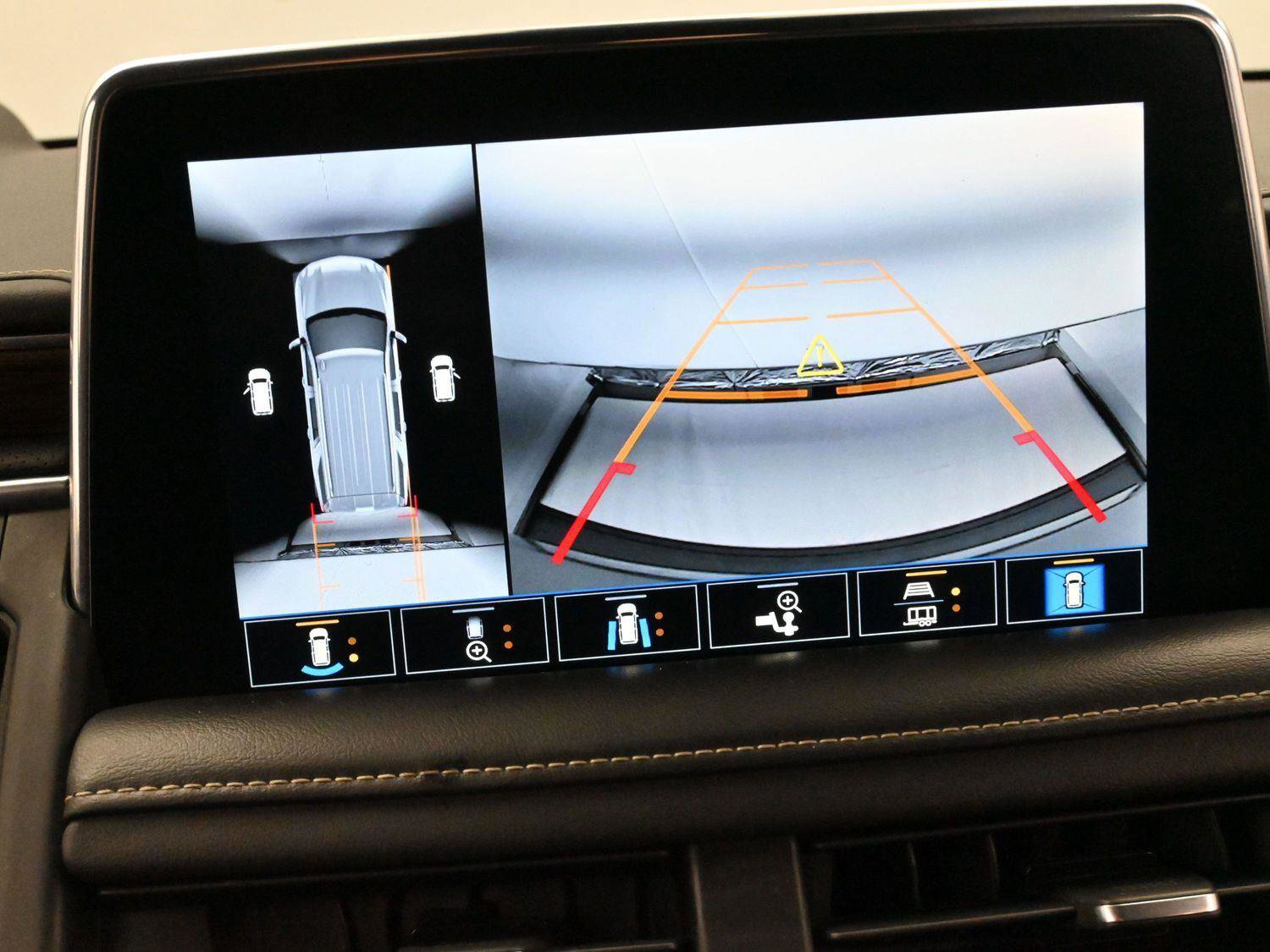 Used 2021 Chevrolet Tahoe Premier w/ Premium Package image 26