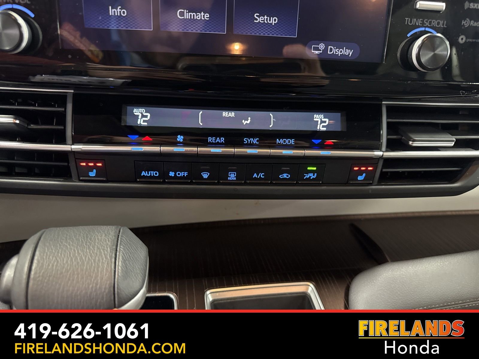 Used 2024 Toyota Sienna XLE AWD/4WD image 23