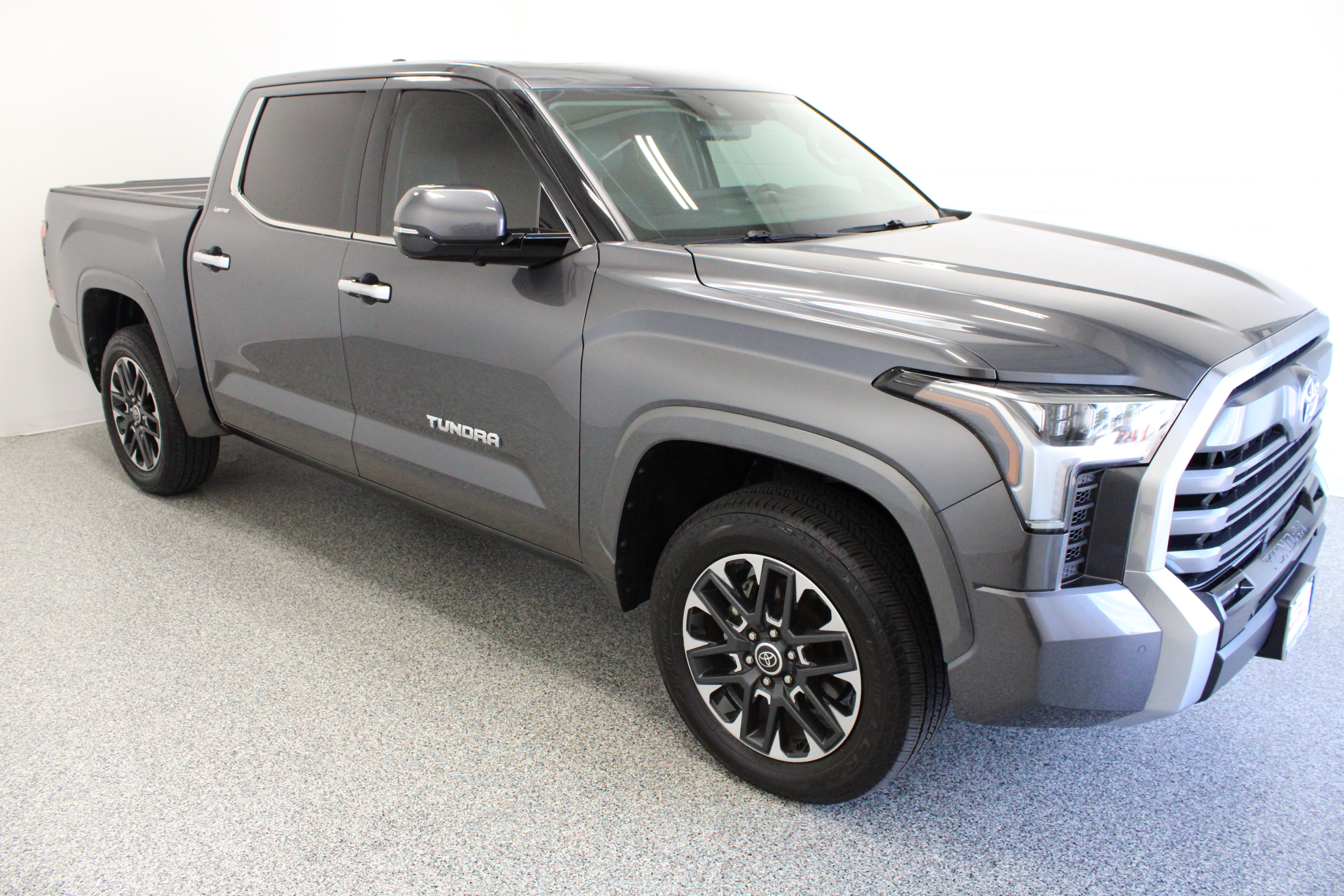 Used 2023 Toyota Tundra Limited AWD/4WD image 4